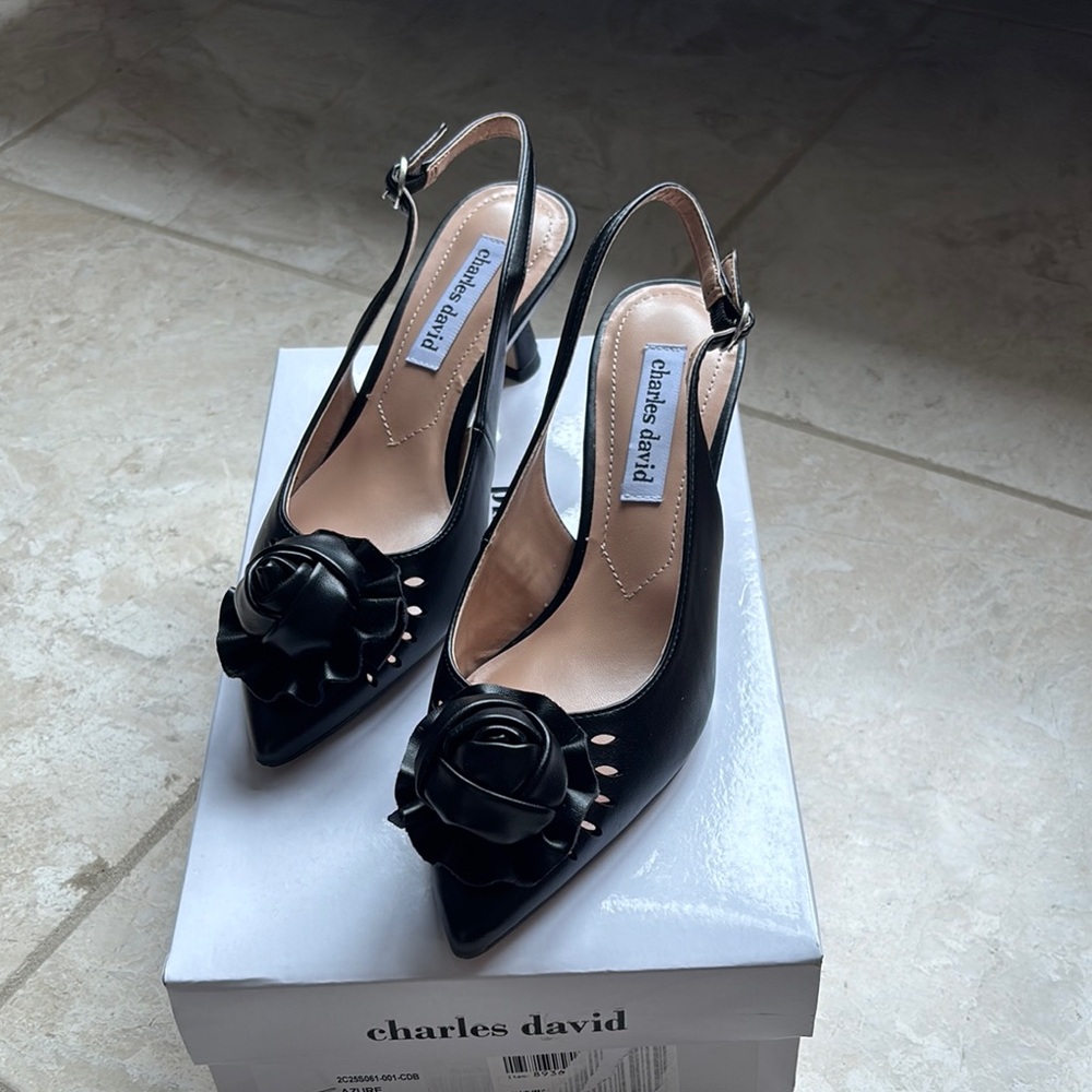 Charles David AZURE Black Sling Back Kitten Heel. Size 6.5